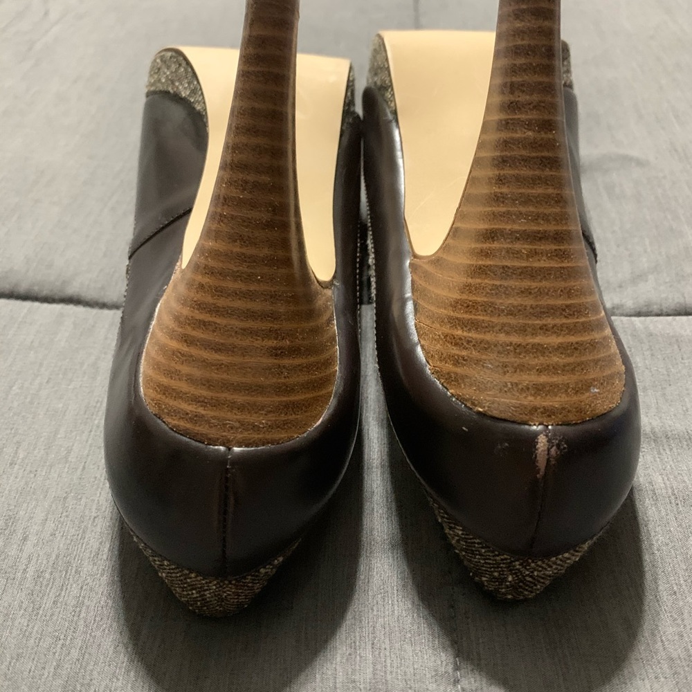 Banana Republic pumps with only a couple scuffs - Picture 5 of 8